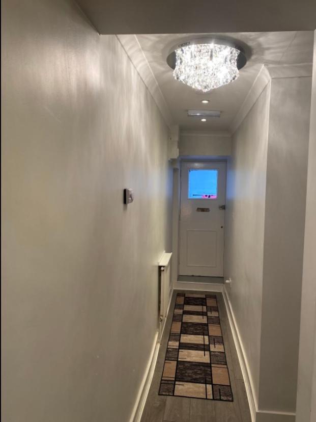 Central Private Double Bedroom In A 2Bedroom Apartment, Connected Via Underground, Overground And Many Bus Routes London Exterior foto