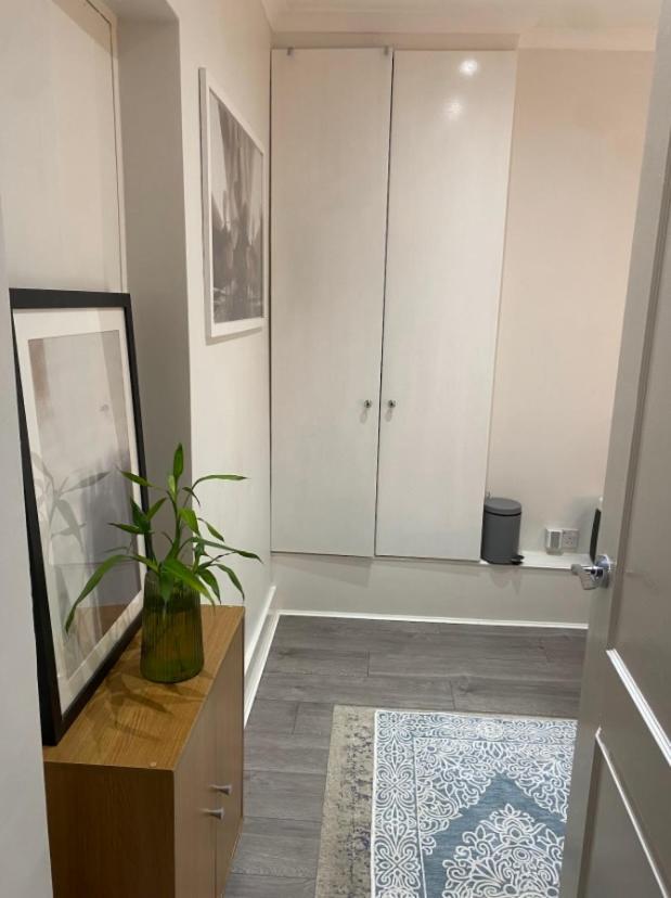 Central Private Double Bedroom In A 2Bedroom Apartment, Connected Via Underground, Overground And Many Bus Routes London Exterior foto